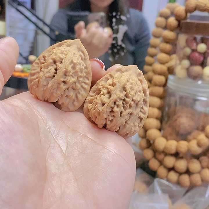 【闪购商品】文玩核桃把件35.5山神庙蜡皮