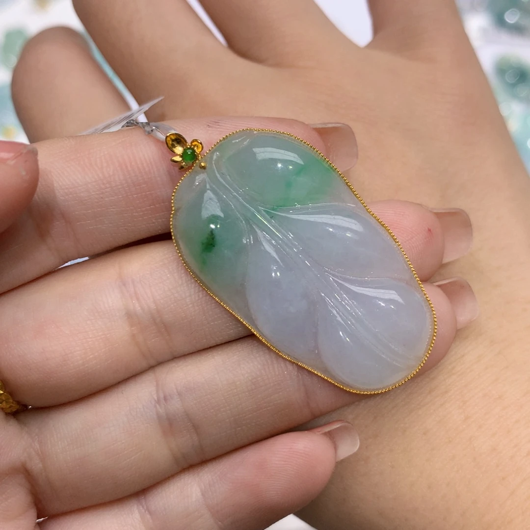 翡翠颈饰18K金镶嵌叶子