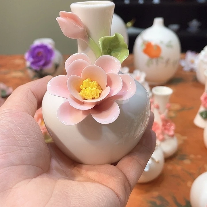 手工陶瓷精致摆件