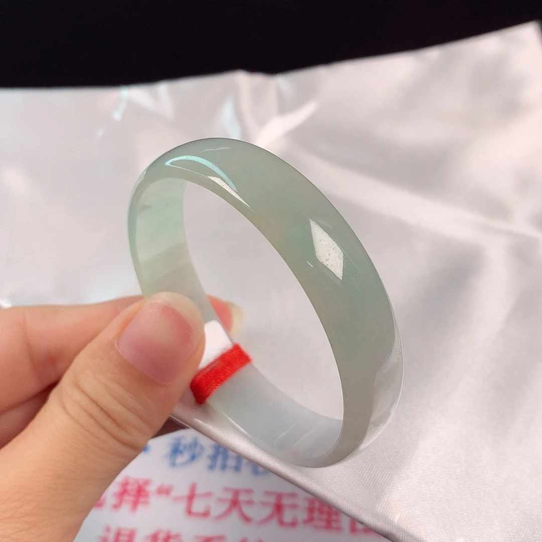 翡翠手镯未镶嵌52圈