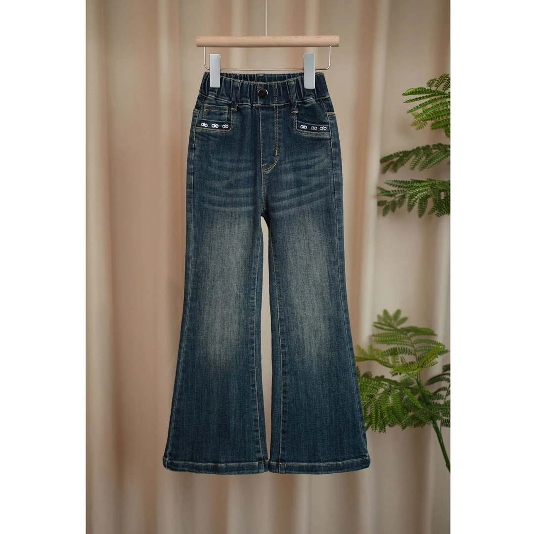 女童秋季牛仔裤2025秋季新款口袋刺绣百搭中大童微喇牛仔裤A124