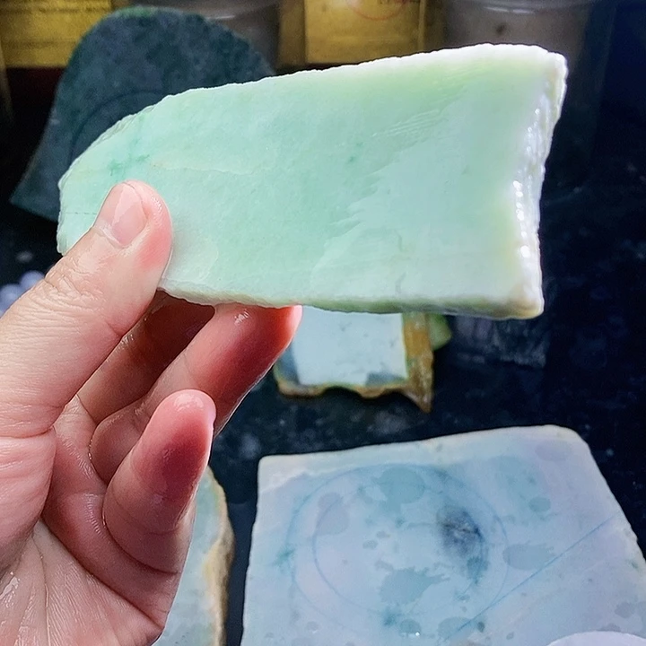 翡翠未镶嵌颈饰毛料34