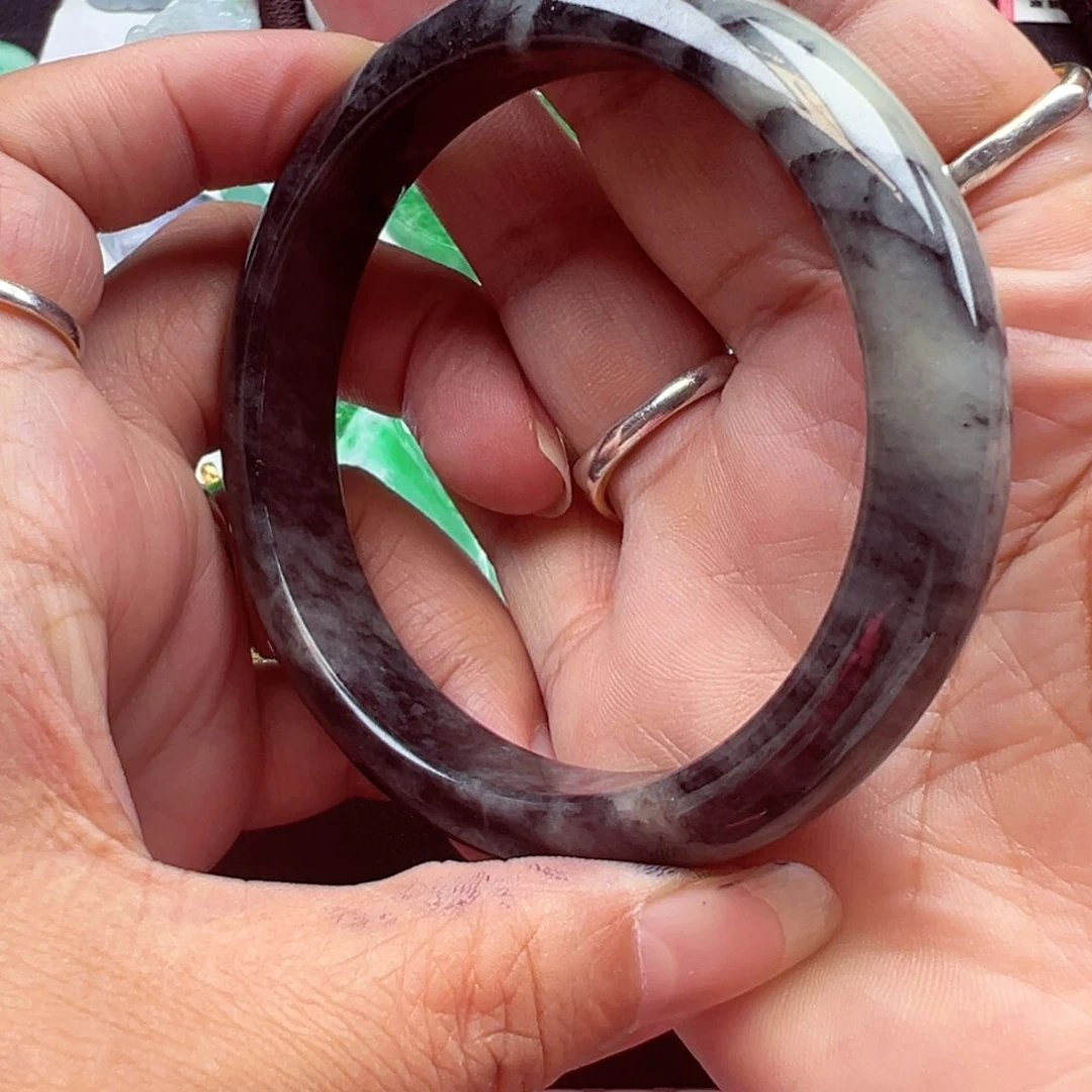 翡翠手镯未镶嵌翡翠