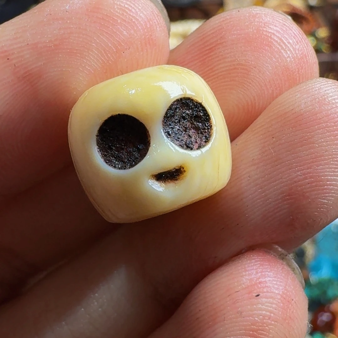 琉璃颈饰藏传琉璃小元素