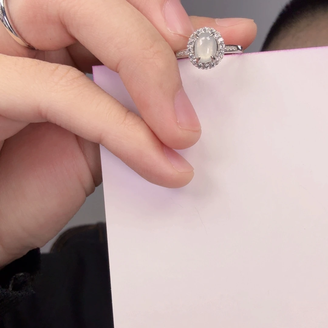 翡翠颈饰未镶嵌一件