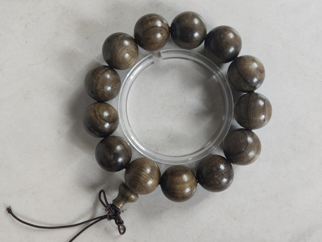 C261 金丝楠带佛塔圆珠1.8cm 单圈手串