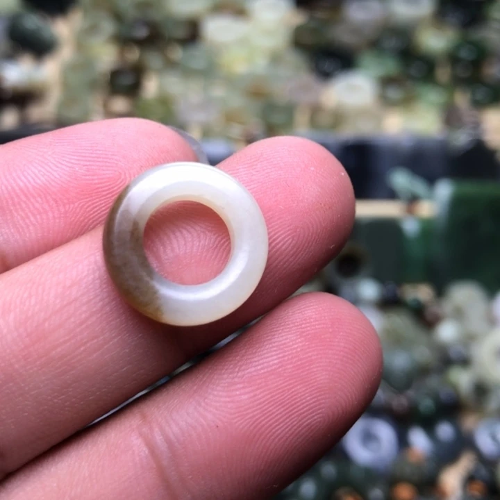 玉***星颈饰未镶嵌和田玉