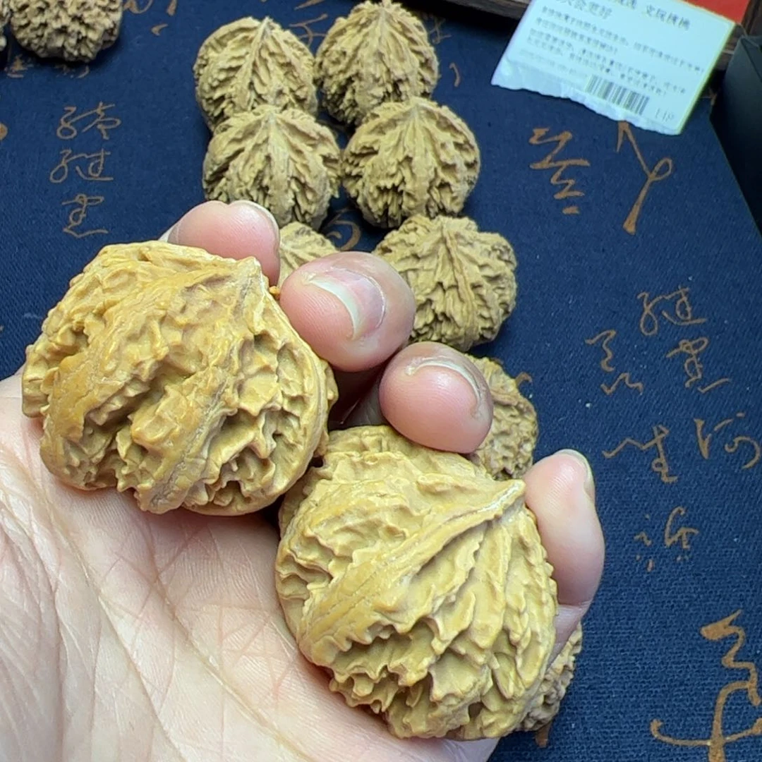 文玩核桃把件秦岭野生植物核桃