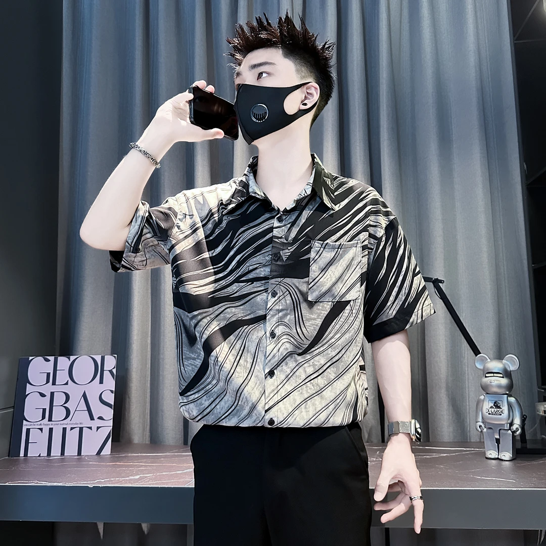 夏季薄款冰丝短袖衬衫男士2025新款条纹五分袖衬衣高级感男装上衣