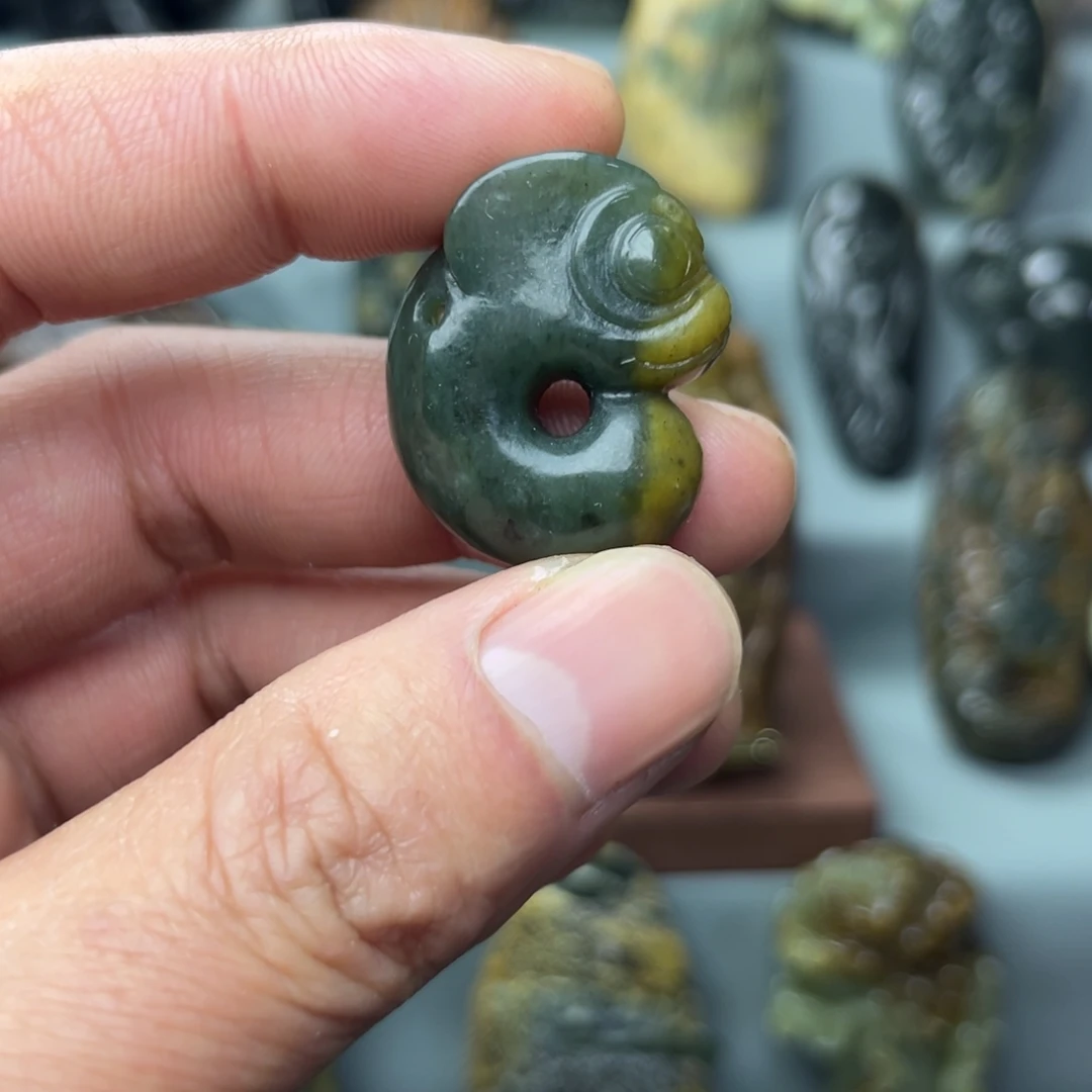 岫岩河磨玉（透闪石质玉）未镶嵌挂件