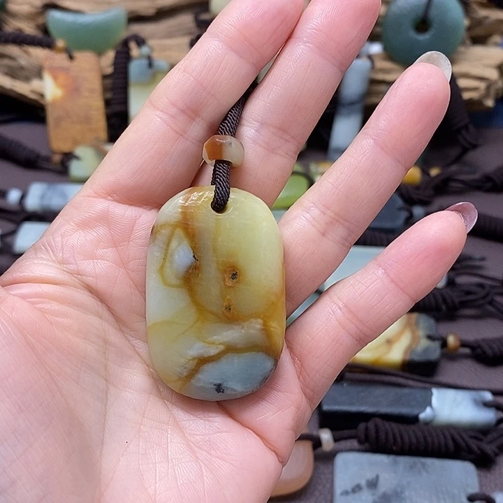 未镶嵌蛇纹石玉颈饰