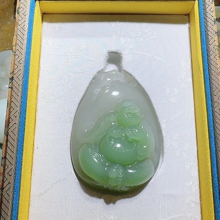 和田玉未镶嵌把件