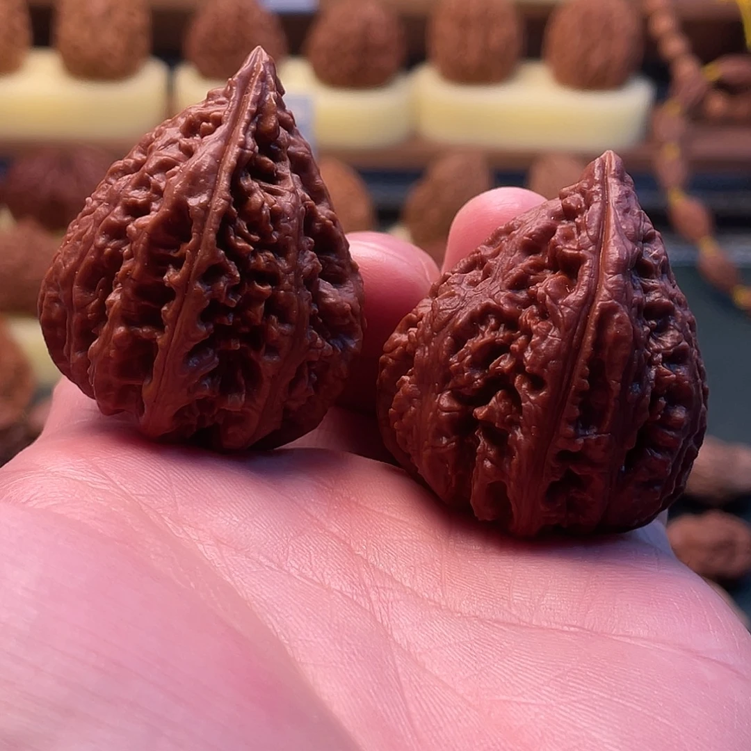 猴头核桃吊坠红皮草莓