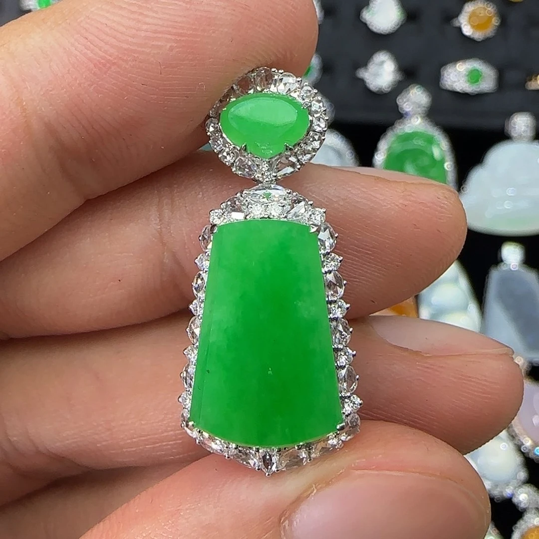 颈饰18K金镶嵌翡翠天然翡翠