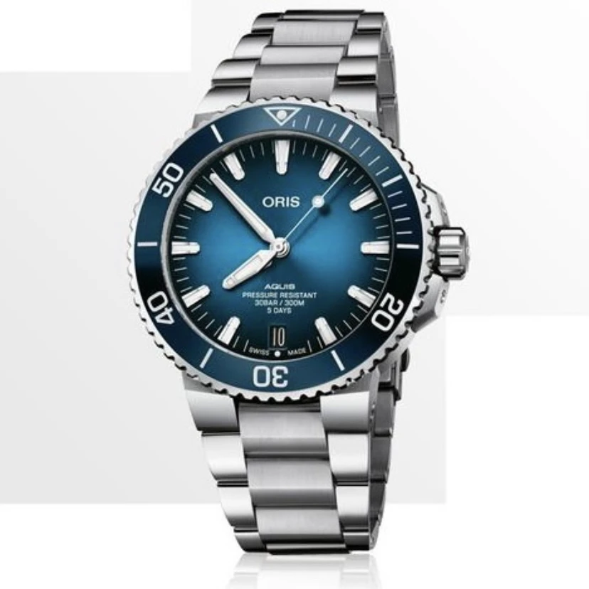 未使用  开心哥/豪利时AQUIS/公价126800机械/全套/表径43.5mm