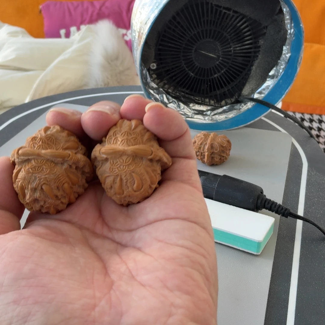 37白狮子吞噬雕刻