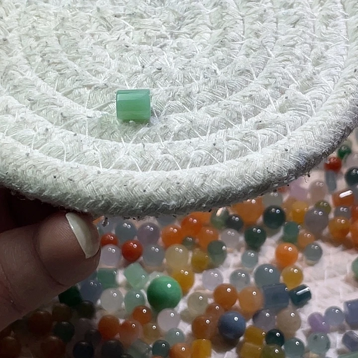 翡翠散珠未镶嵌定制翡翠桶珠卡7.2*6.5