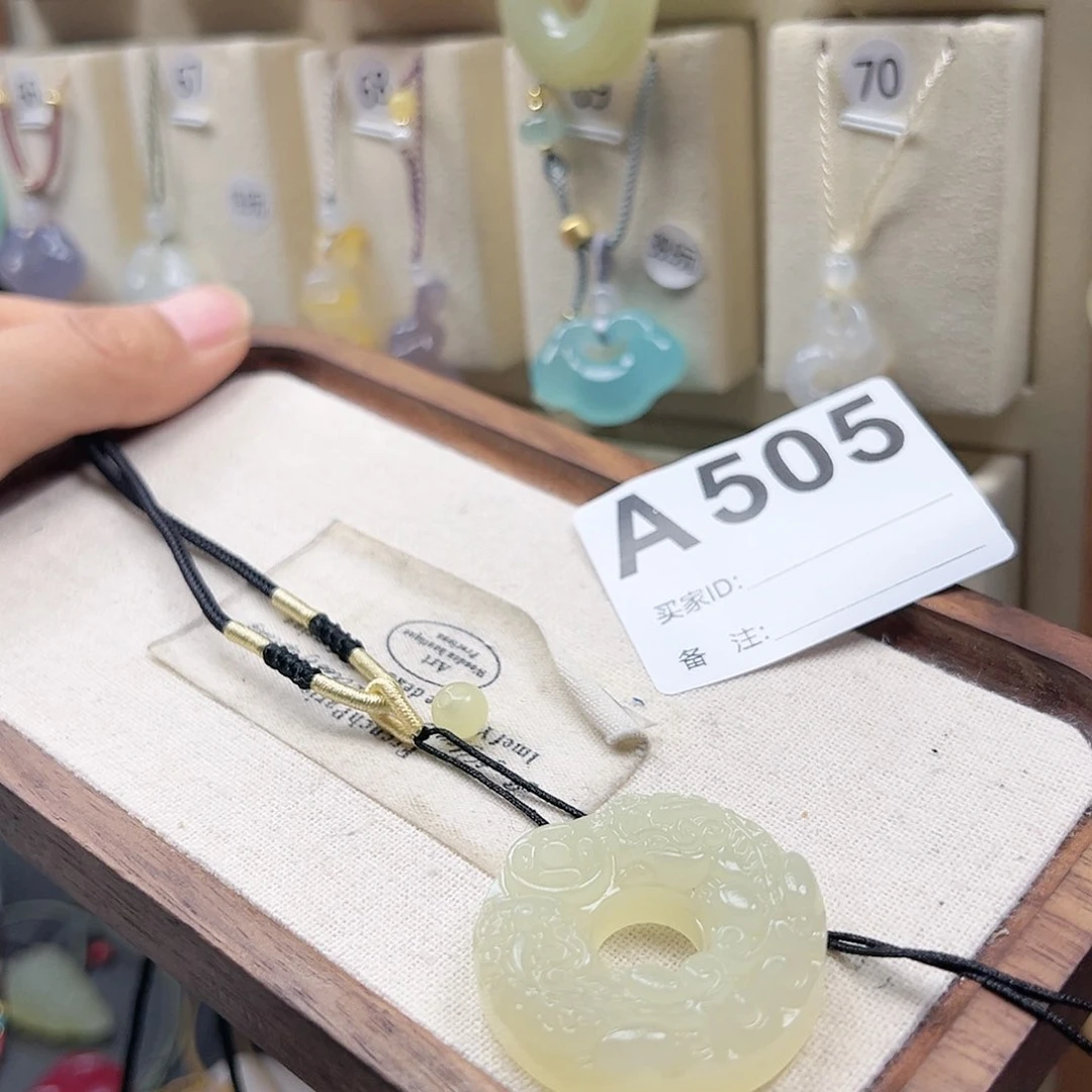 石英质玉颈饰合金顺*