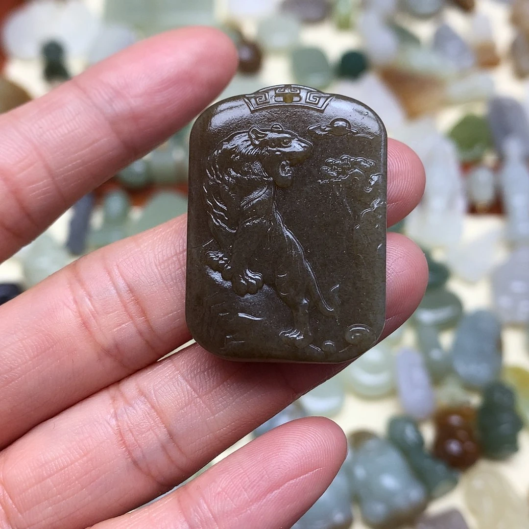 和田玉颈饰未镶嵌郑***阁