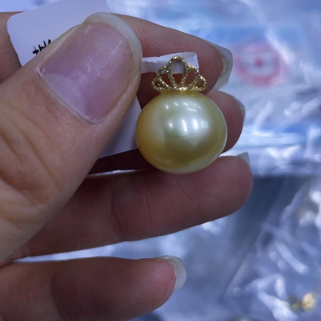 颈饰18K金镶嵌海水珍珠