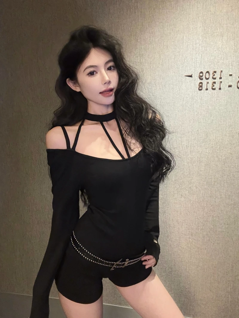 2025秋冬新款辣妹风收腰显瘦连体短裤挂脖镂空长袖内搭打底连体衣