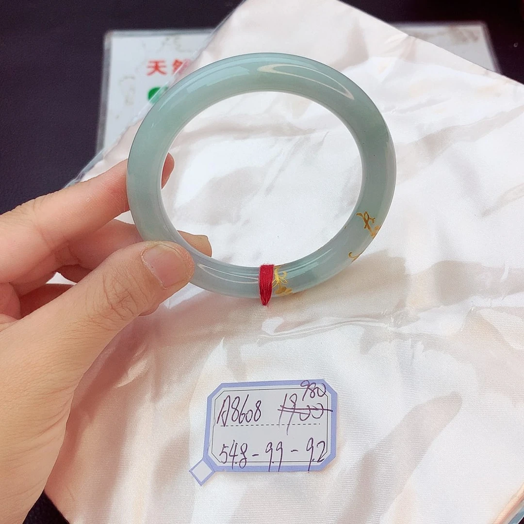 翡翠手镯未镶嵌翡翠