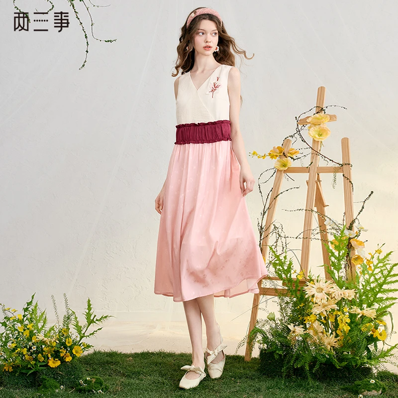 两三事月下绯烟2025春季新款温柔风珠片绣花拼色无袖背心裙连衣裙
