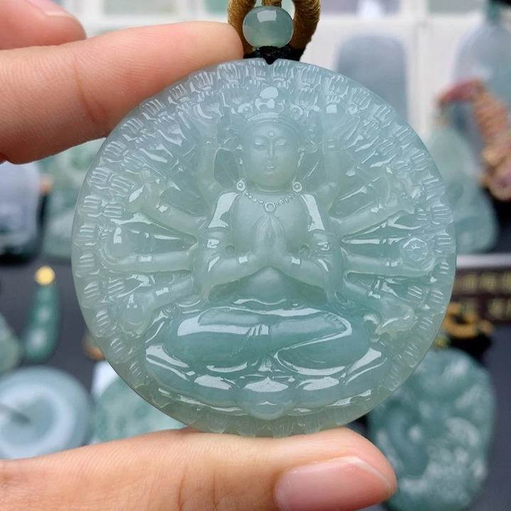 翡翠未镶嵌颈饰千手观音