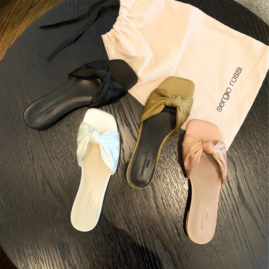 【sheii苏茵茵】巴黎佳人~方头绸缎一字露趾拖鞋女凉拖E4205195