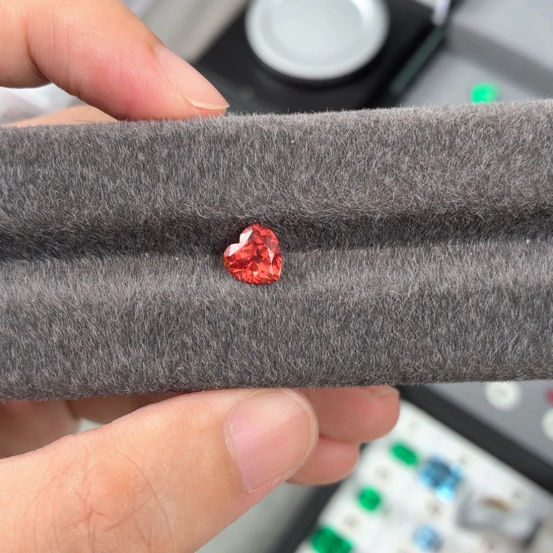 四***生裸石合成（培育）蓝宝石1.8ct