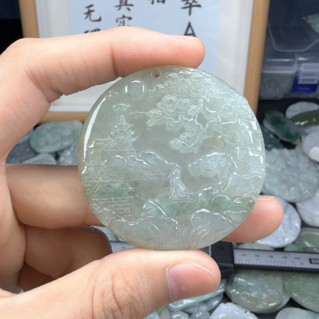 翡翠挂件未镶嵌翡翠