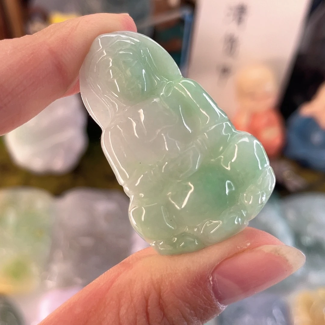 翡翠未镶嵌颈饰观音