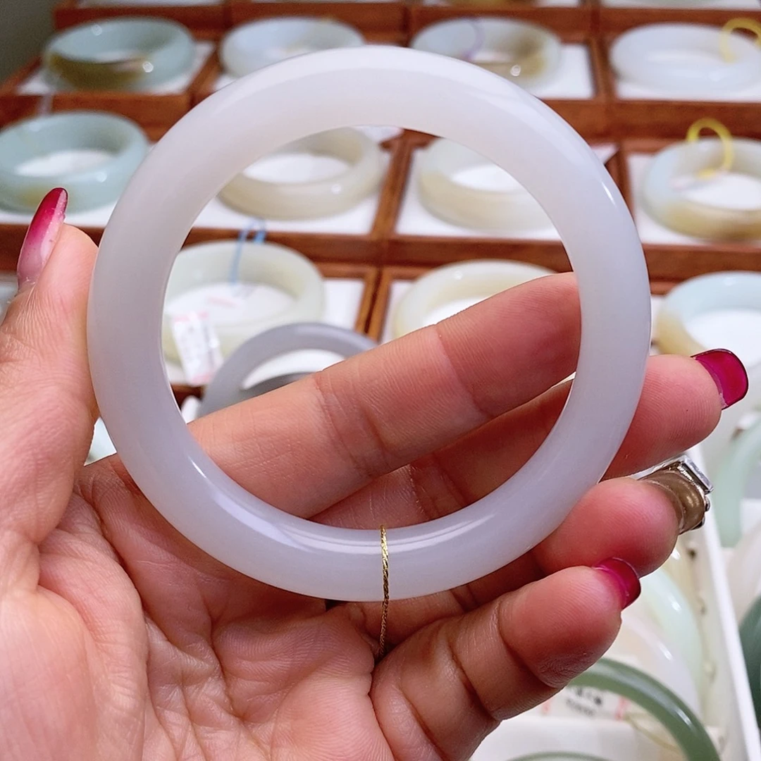 和田玉手镯未镶嵌56.5