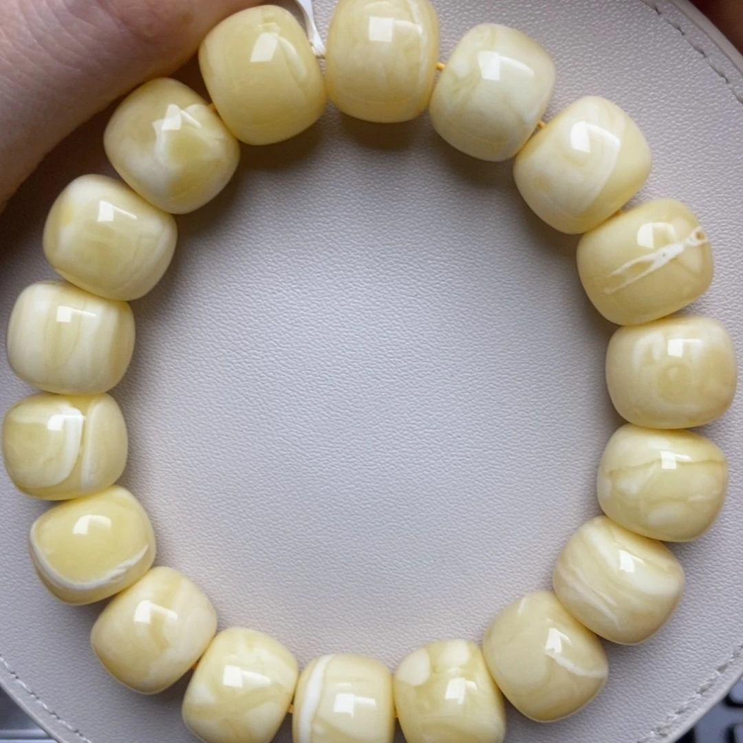 蜜蜡未镶嵌珠宝奇石