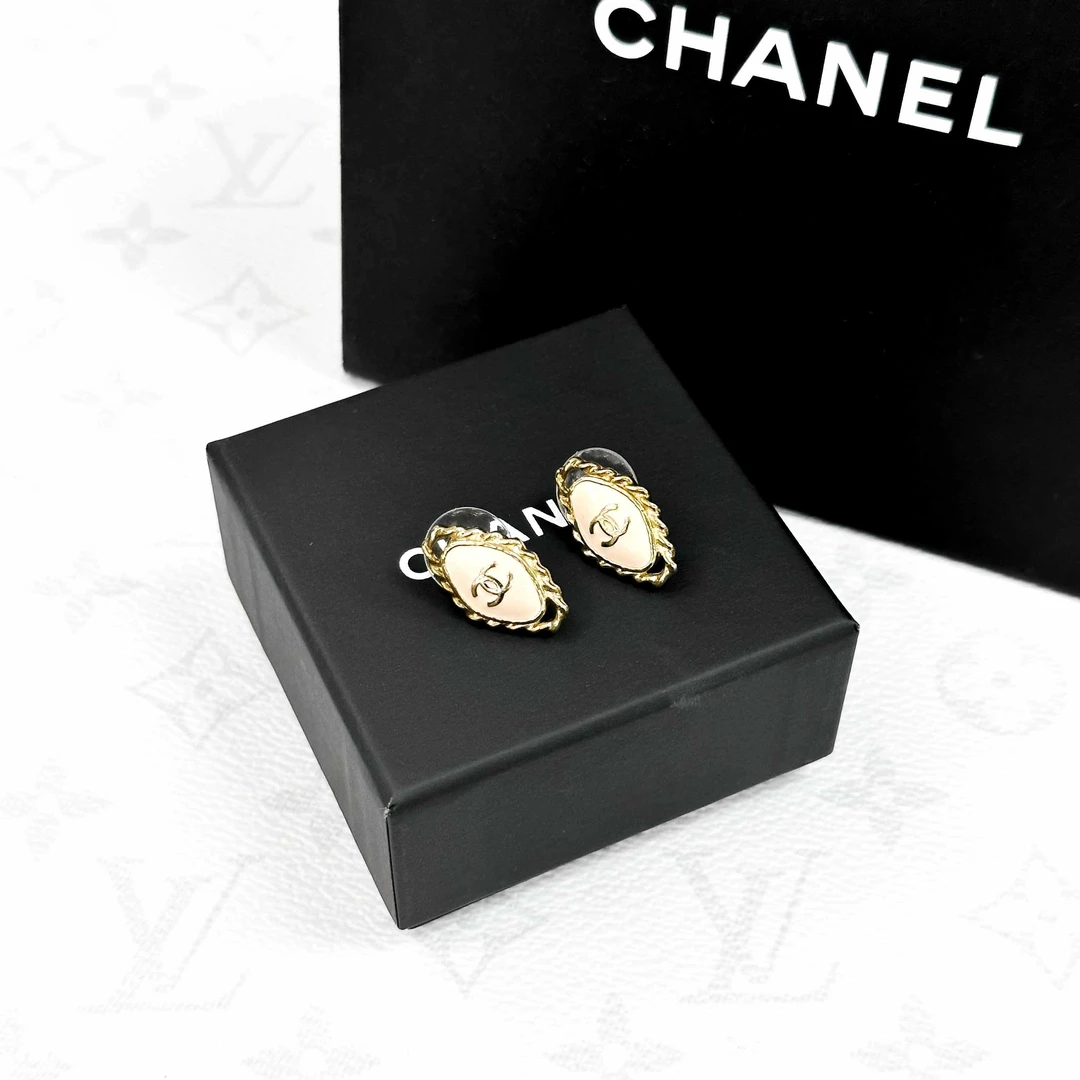 99新 Chanel/香奈儿  金色拼粉色 双C 菱形 耳钉