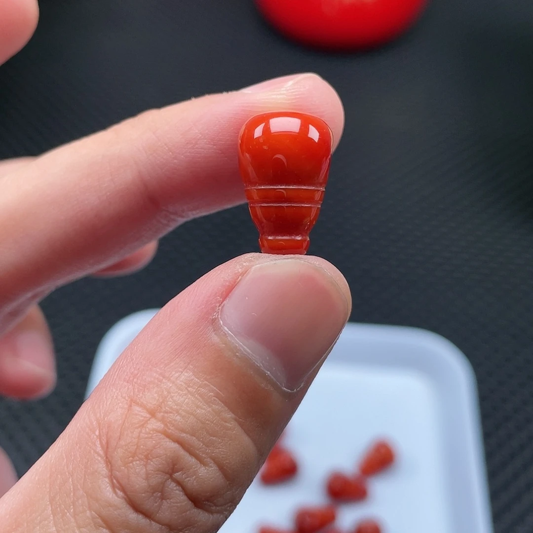 南红玛瑙3号 11*17柿子红三通一颗未镶嵌