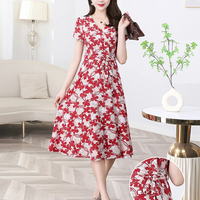 2025新款碎花V领气质连衣裙微胖女中长款裙子夏季大码时尚洋气