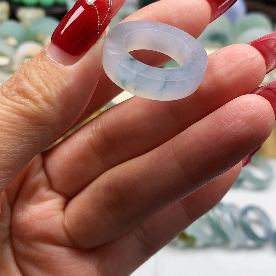 定制翡翠未镶嵌牛**糖翡翠