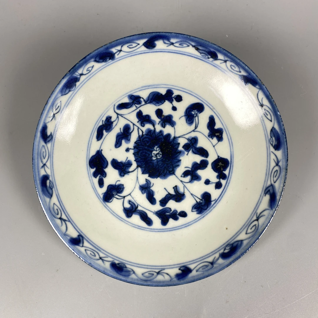 【022041245】清代青花缠枝莲盘