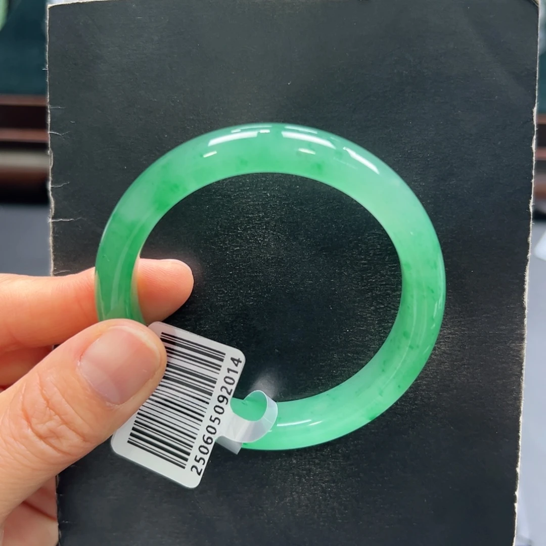 安***安石英质玉手镯未镶嵌