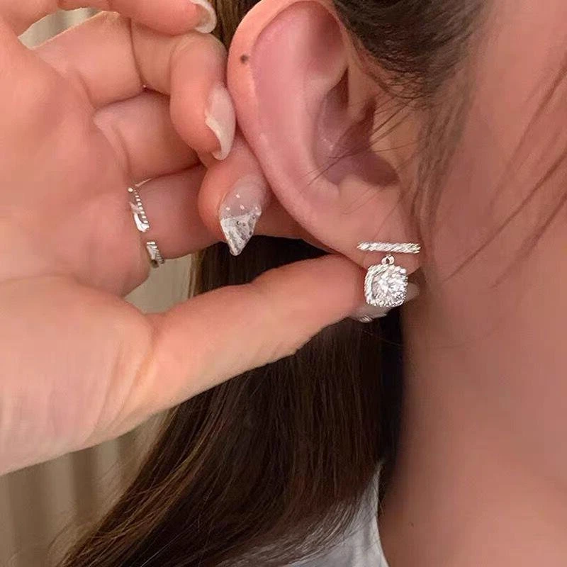 铜合金锆石耳饰 轻奢小众方形锆石耳环新款爆款气质名媛高级感耳