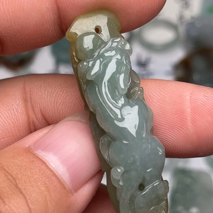 翡翠未镶嵌颈饰貔貅
