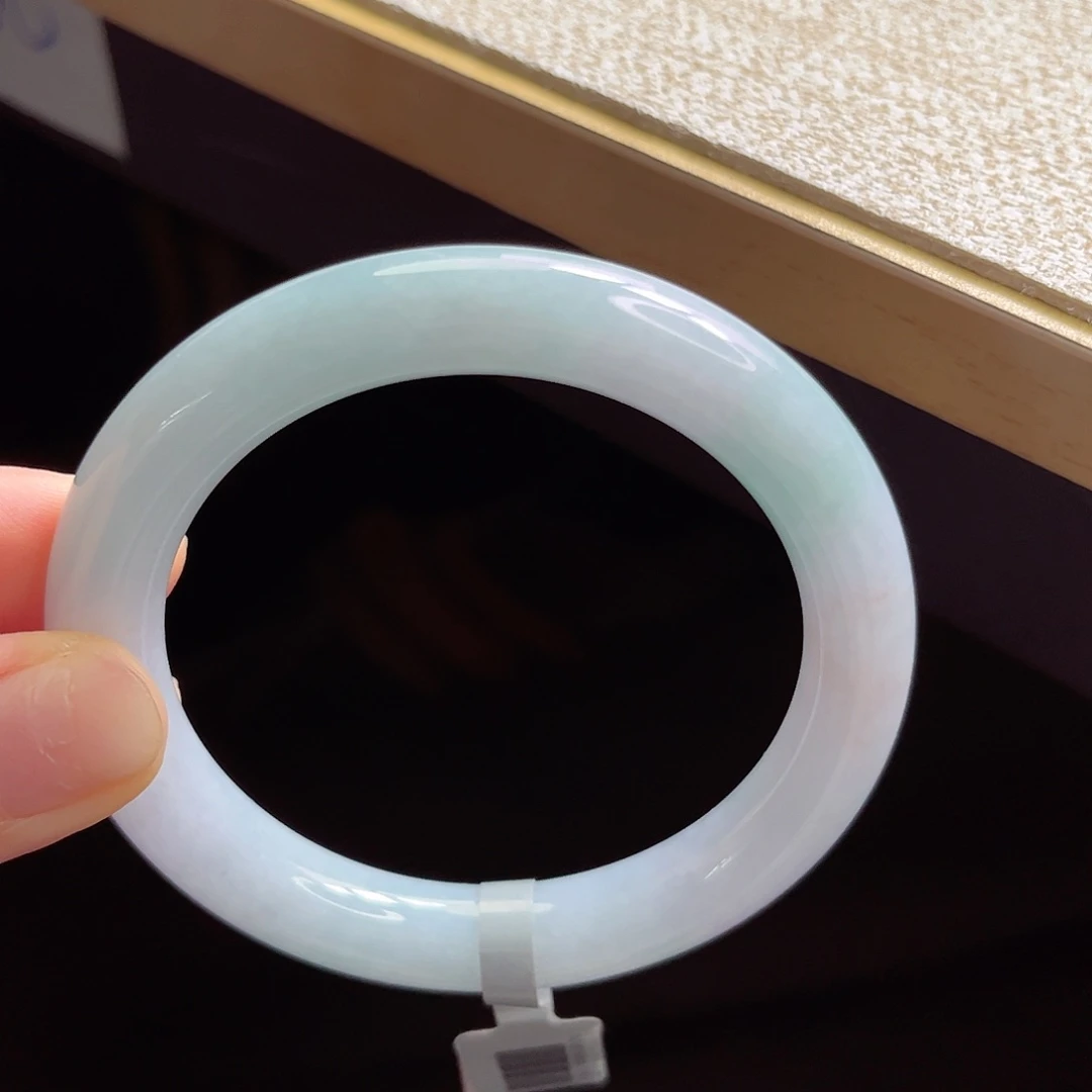 翡翠手镯未镶嵌手镯