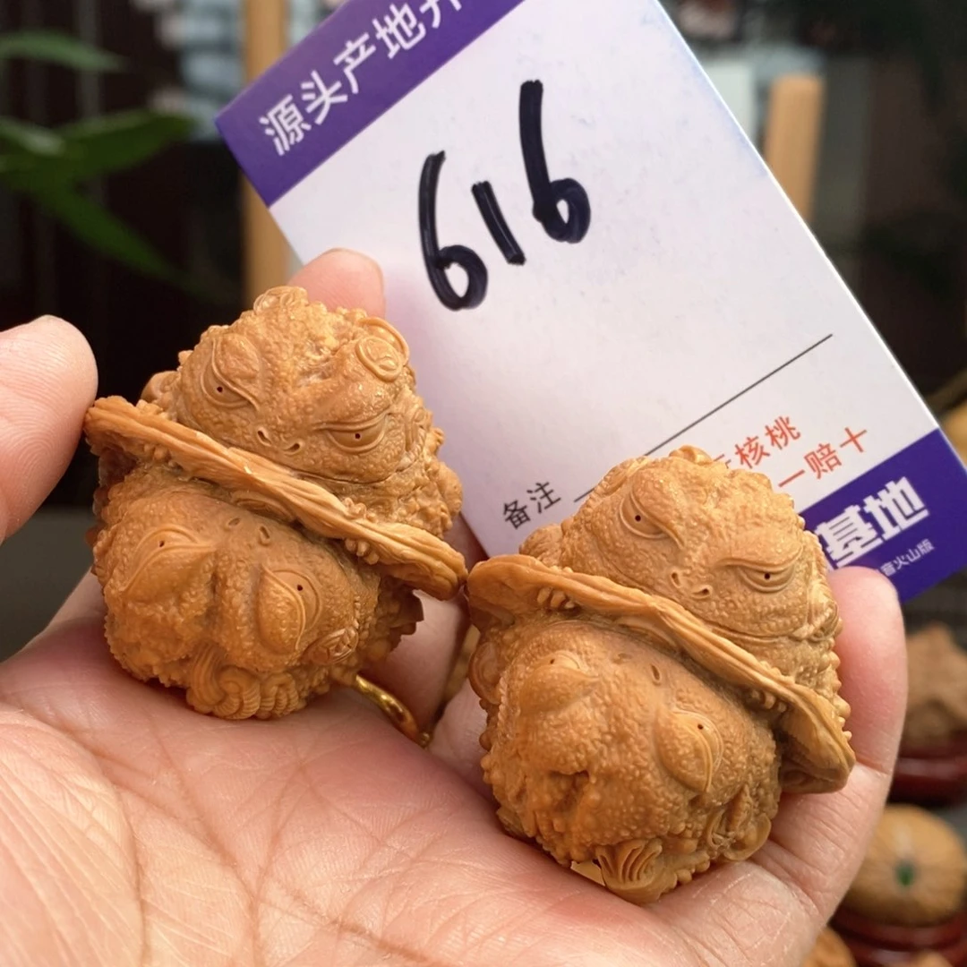 文玩核桃把件41.5双面雕刻金蟾616号