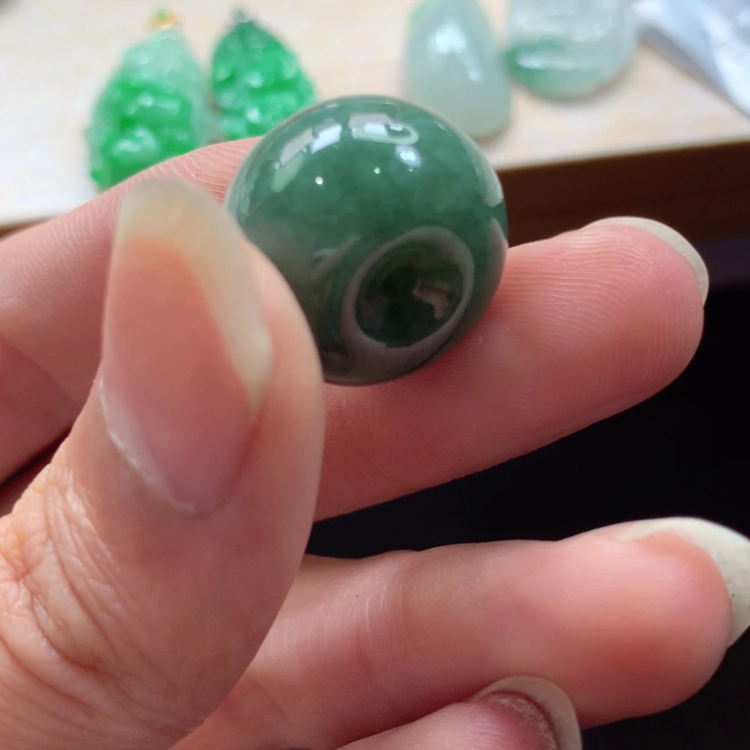 翡翠未镶嵌颈饰吊坠