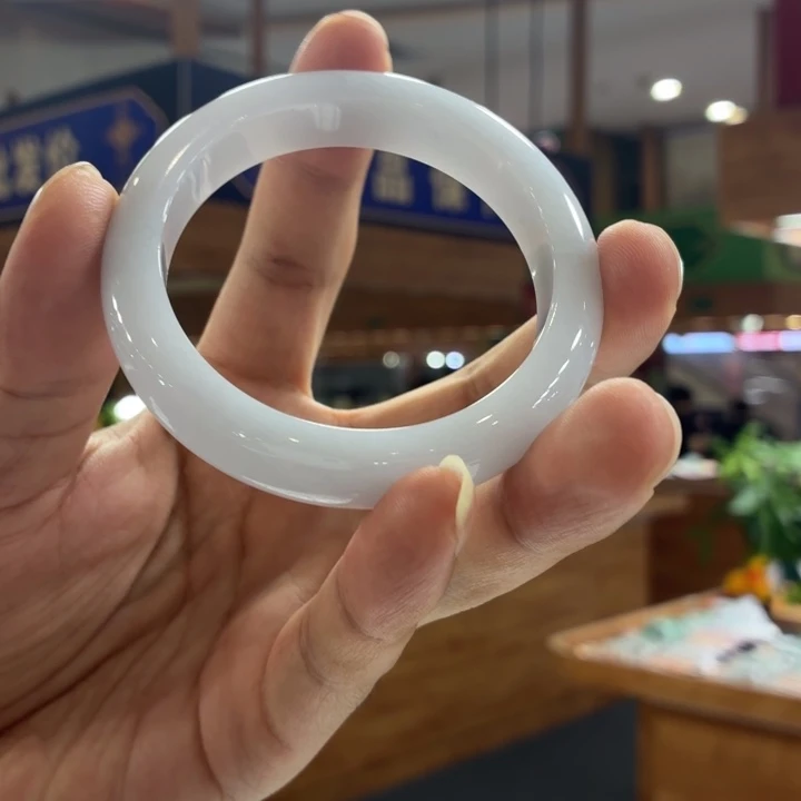 翡翠手镯未镶嵌手镯