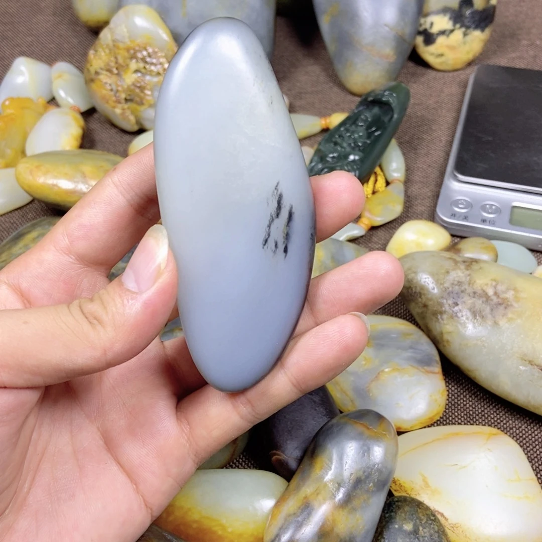 永***远和田玉未镶嵌颈饰