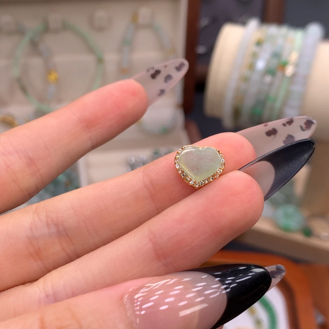 翡翠挂件未镶嵌你是