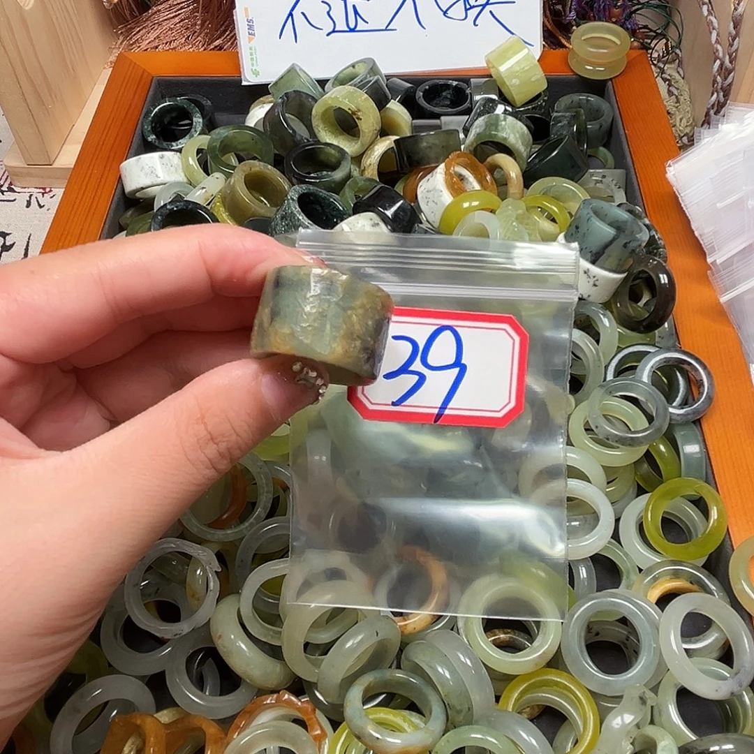 月***初未镶嵌蛇纹石玉珠宝奇石