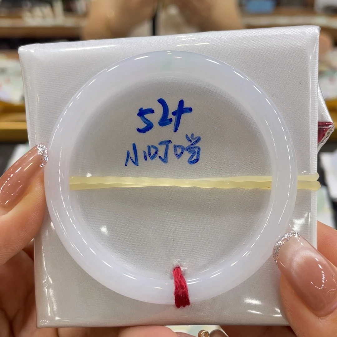 翡翠手镯未镶嵌翡翠
